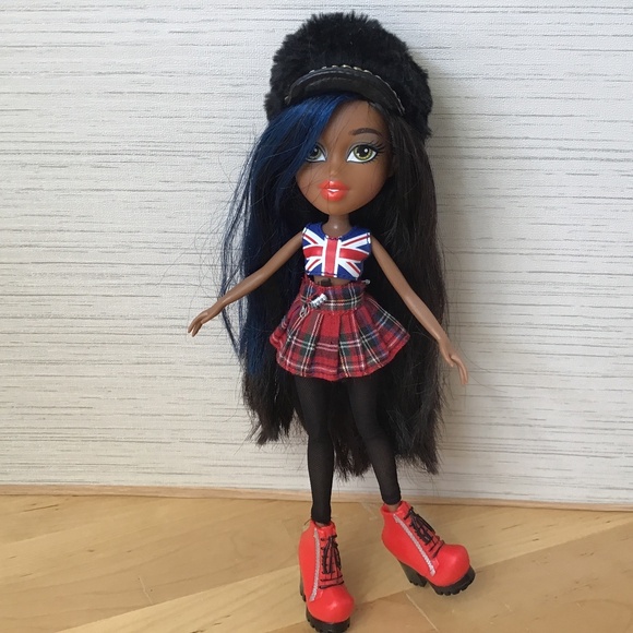 Bratz Doll - Picture 1 of 11